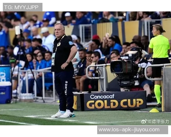 艾德沃卡特因女儿健康问题辞去库拉索主帅职务引发关注 艾德沃卡特因女儿健康问题辞去库拉索主帅职务引发关注